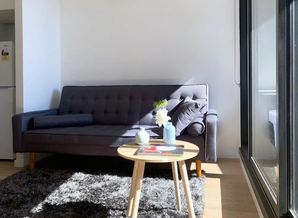 Stunning Newly Furnished 2 Bedrooms Apartment