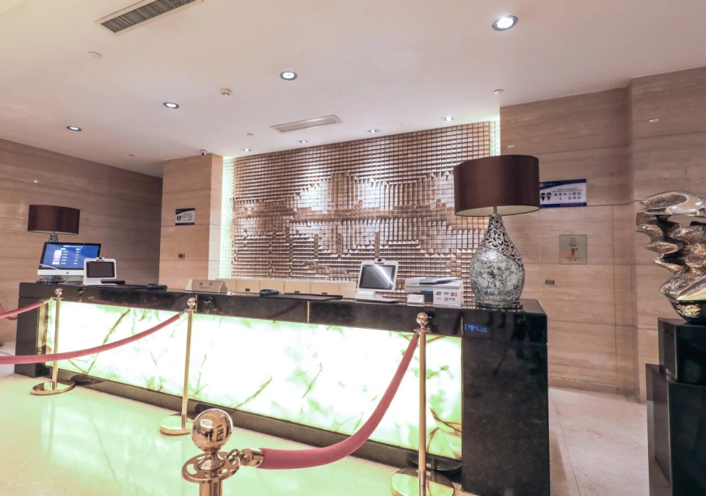 White Horse Lake Jianguo Hotel