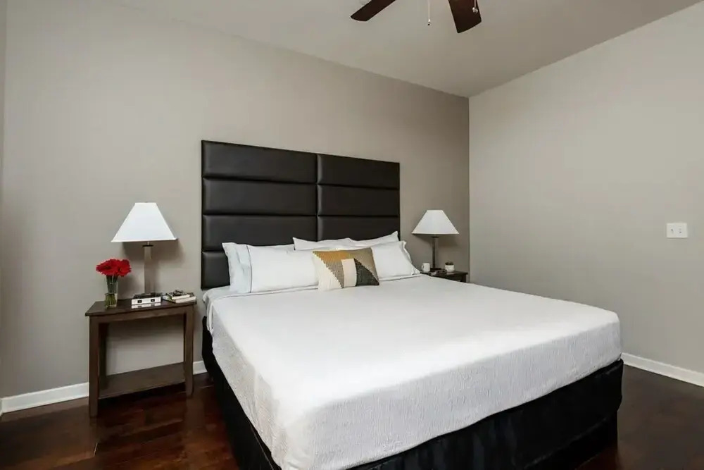 CozySuites | TWO Classy Apartments w/ SKY POOL