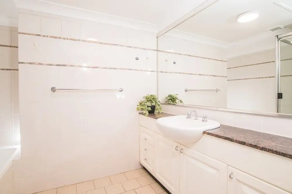 Rustic Hardwood 2 Bedroom Apartment in Randwick