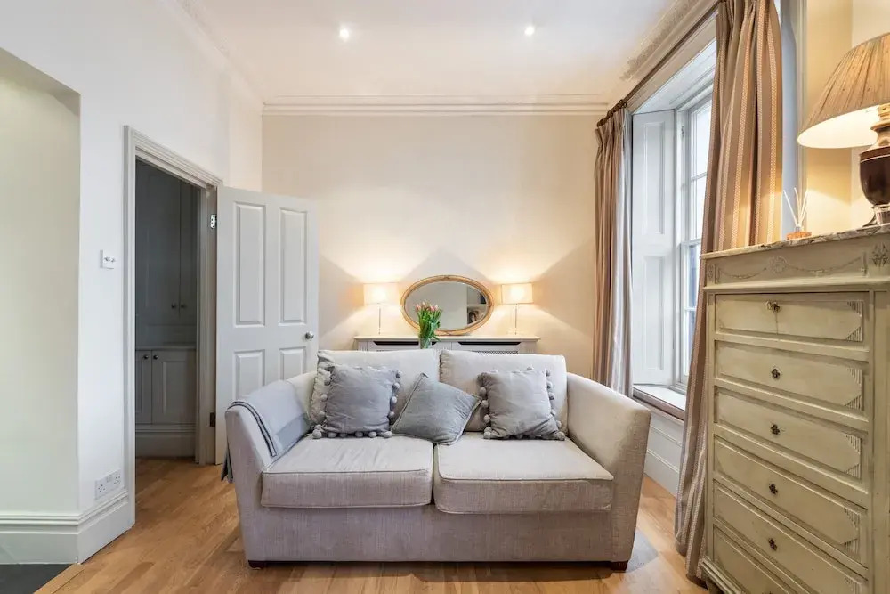 Lamont Street Apartment