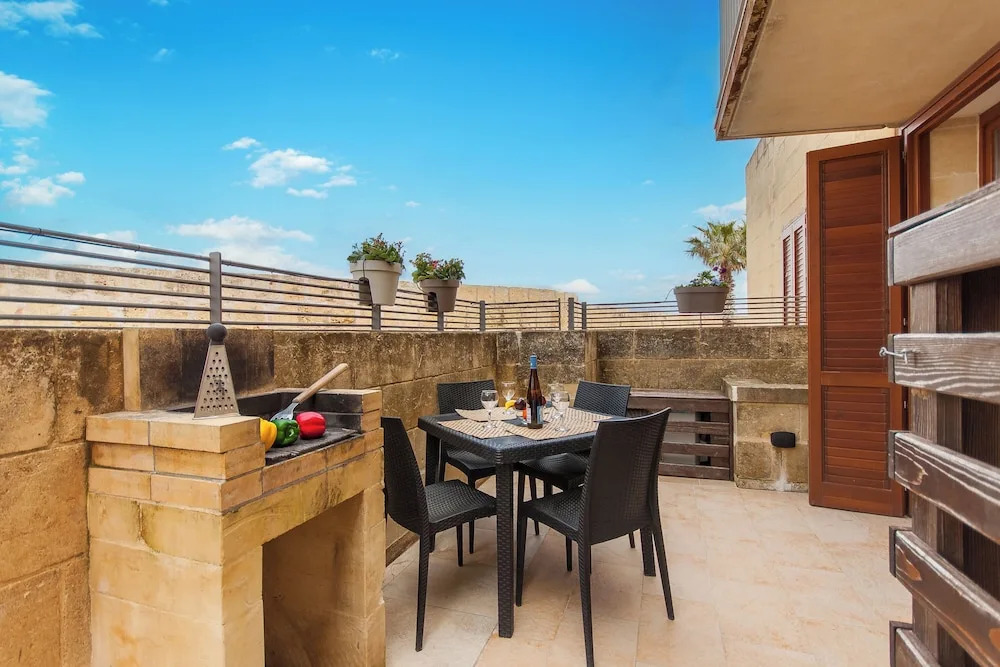 Harbour Views Gozitan Villa Shared Pool - Happy Rentals