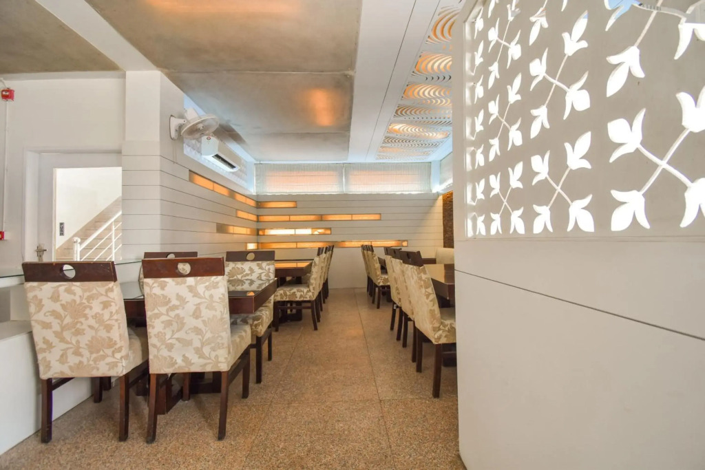 Flagship 76012 Hotel Grand Decor