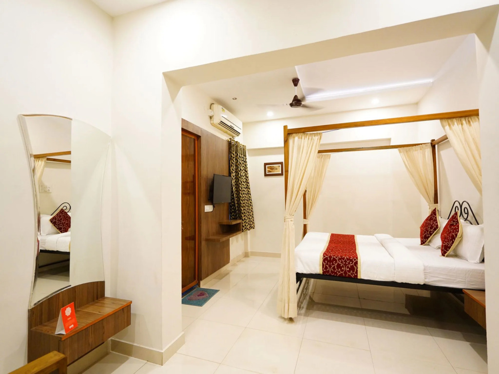 OYO 7859 Hotel Gurukripa