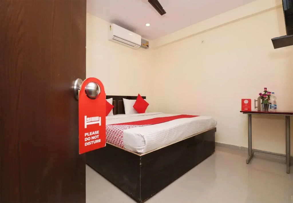 Anmol Plaza by OYO Rooms