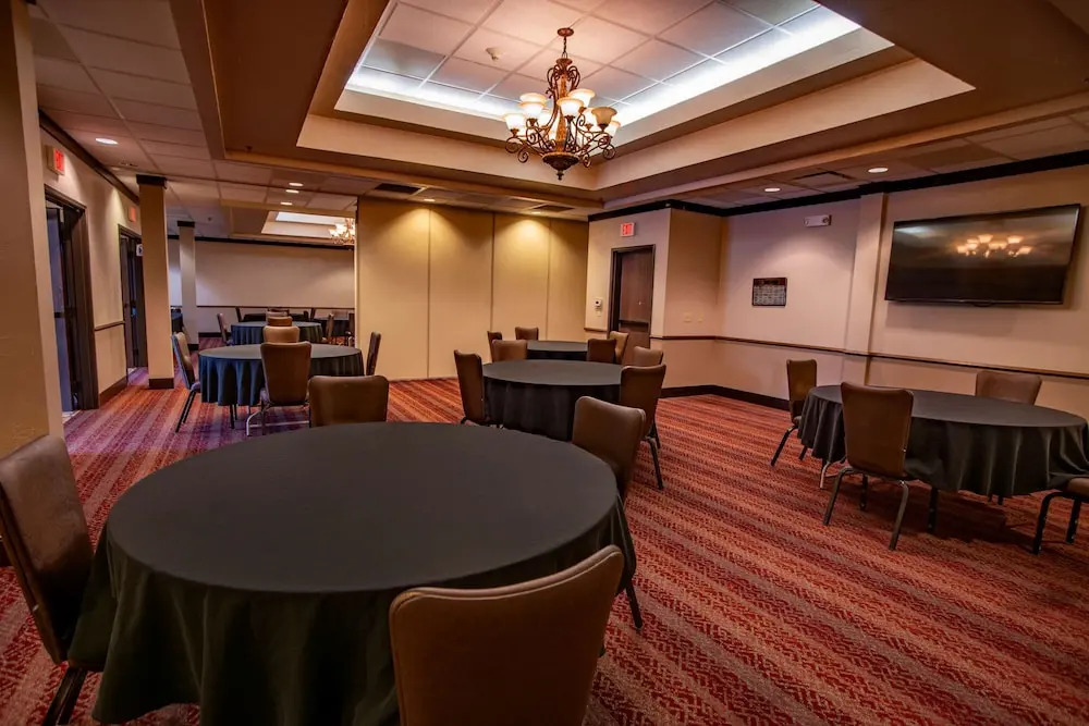 Best Western PLUS Cimarron Hotel & Suites