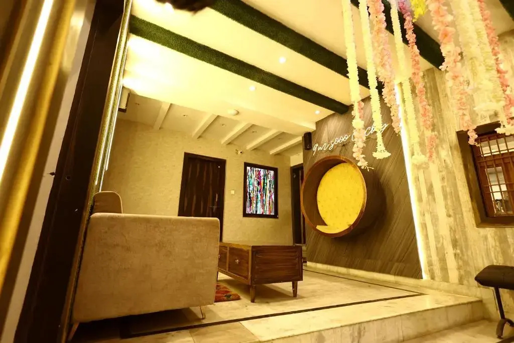 Lucky Restaurant & Guest House Near Taj Mahal