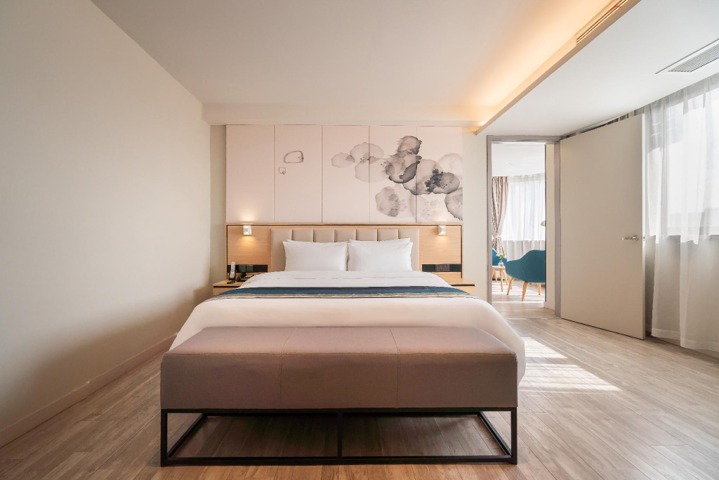 Homeinn Selected Wuxi Zhongshan Road Sanyang Square Metro Station