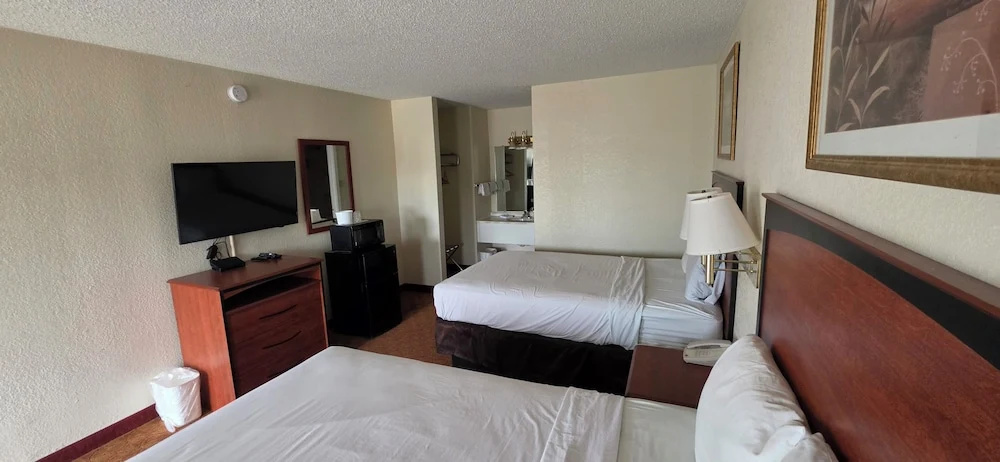 Deluxe Inn Shamrock