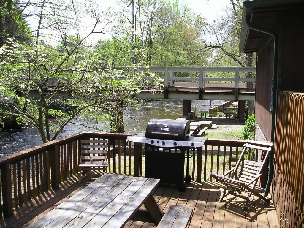 Deep Creek Lodge