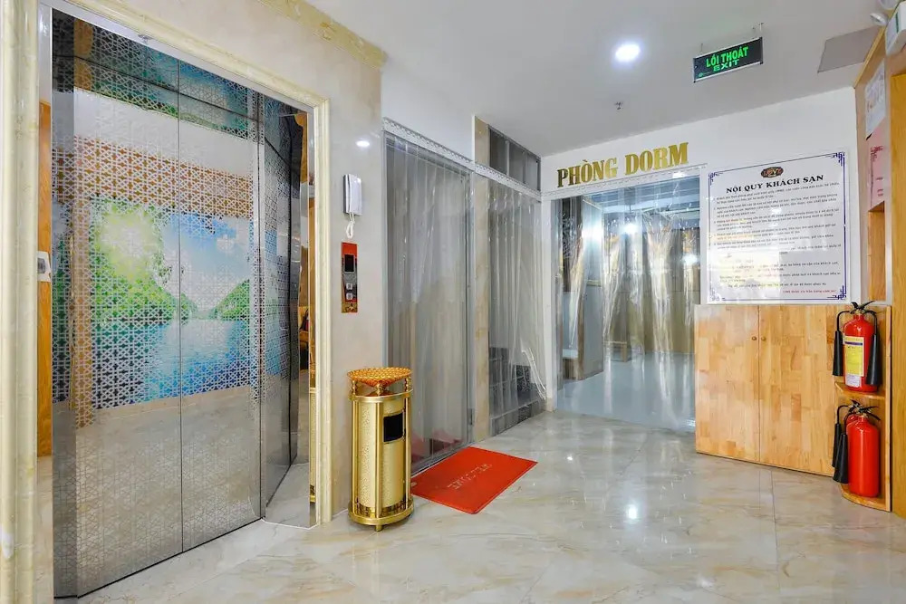 Love Hotel Airport
