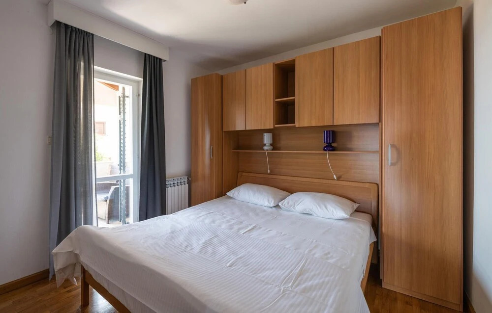 Beautiful Home in Ravni With Wifi and 3 Bedrooms