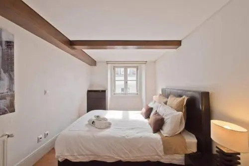 Bmyguest - Downtown Luxury Apartment