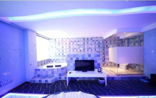 Waltz Hotel