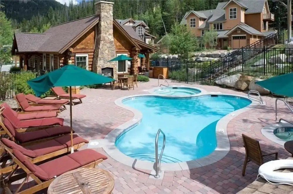 Private 2 Bedroom Townhome Located In East Keystone With Access To A Firepit, Hot Tub, And Billiards