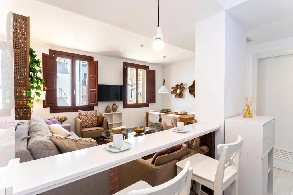 Stunning 2-bedroom Apartment Near Cathedral Zacatin 303