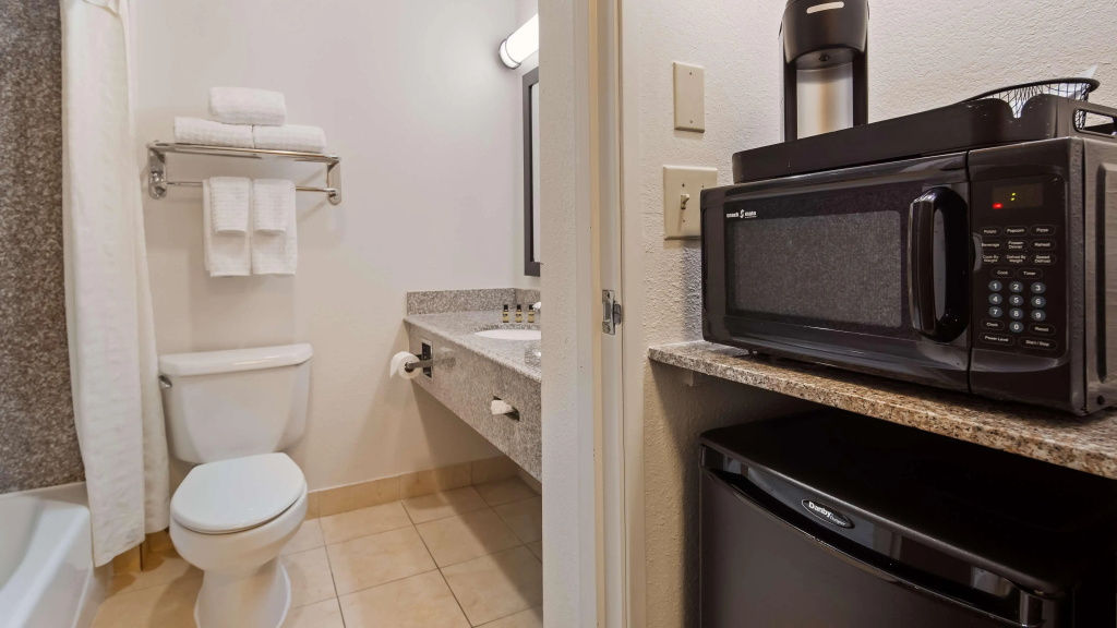 Best Western Plus Kansas City Airport - KCI East