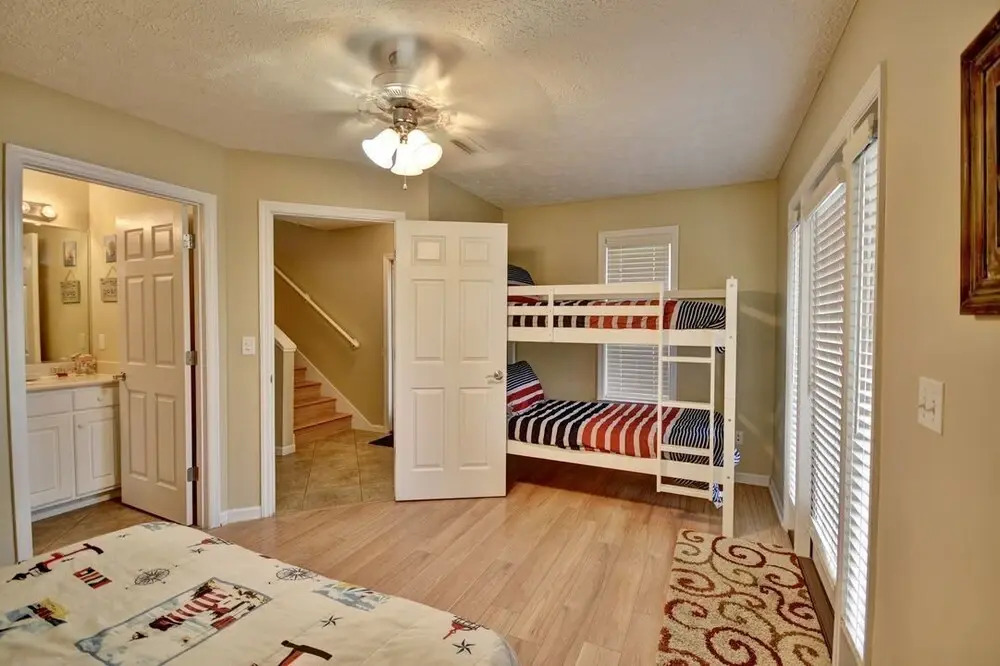6717 Beach Drive - 1977178