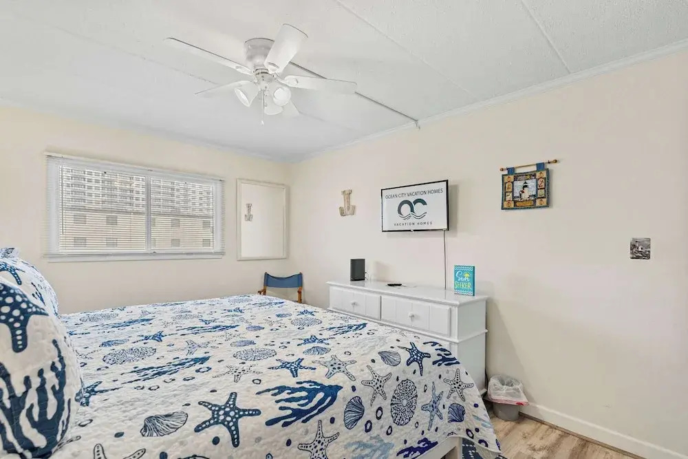 Salty Sands 4 208 2BR Ocean-block Condo, Balcony, Beach Gear & Parking