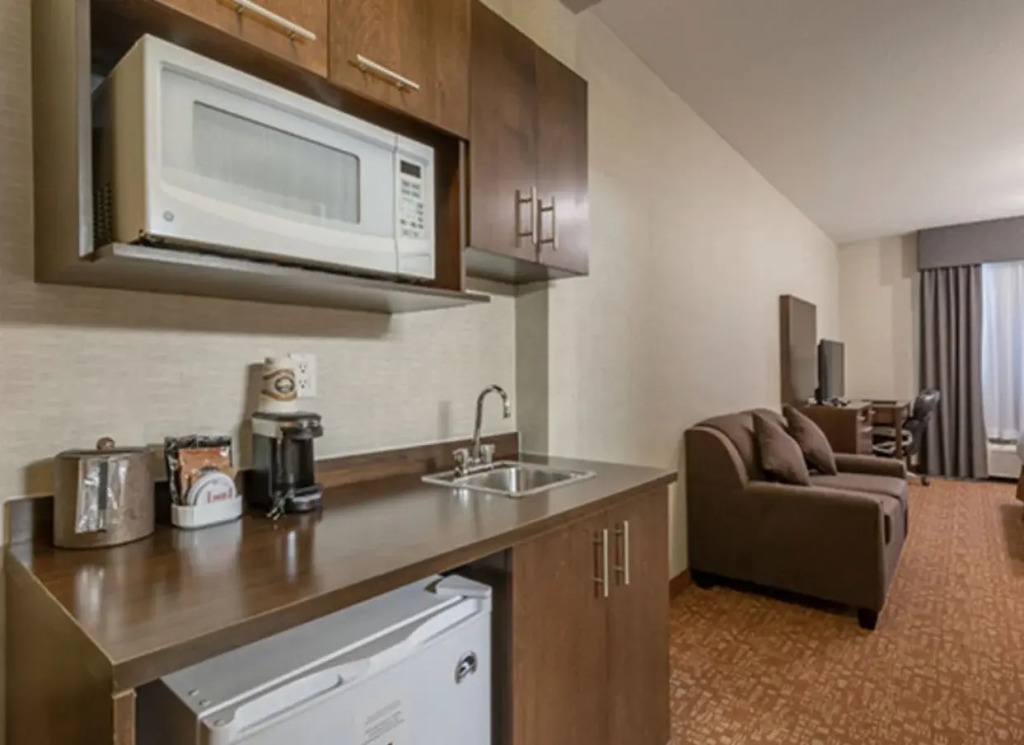 Devonian Hotel and Suites