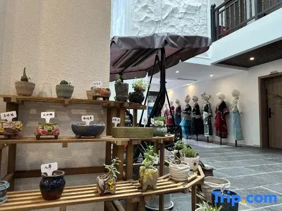 Xizichen Homestay (Phoenix Ancient City Lijiang Branch)