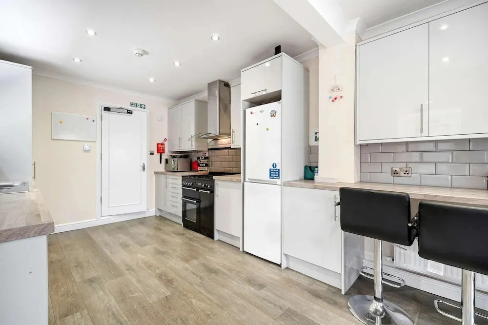 Peaceful 4-bed Home in Aylesbury