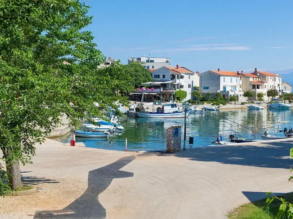 Nice Apartment With Private Terrace Near the Sea