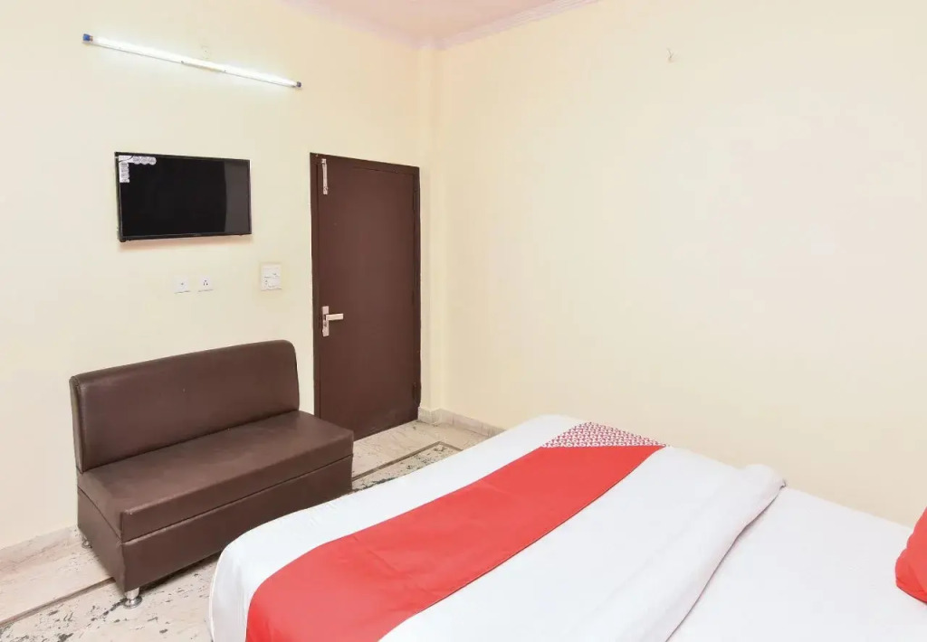 Jhirna Homes By OYO Rooms