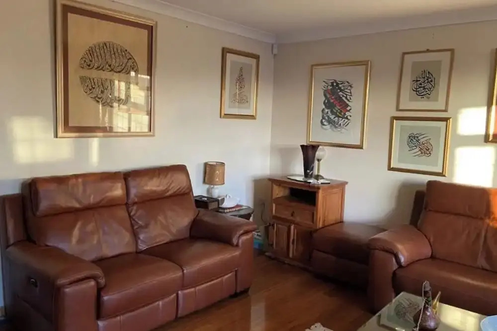 Apartment - Sleeps 4 - Parking - Balcony - Garden