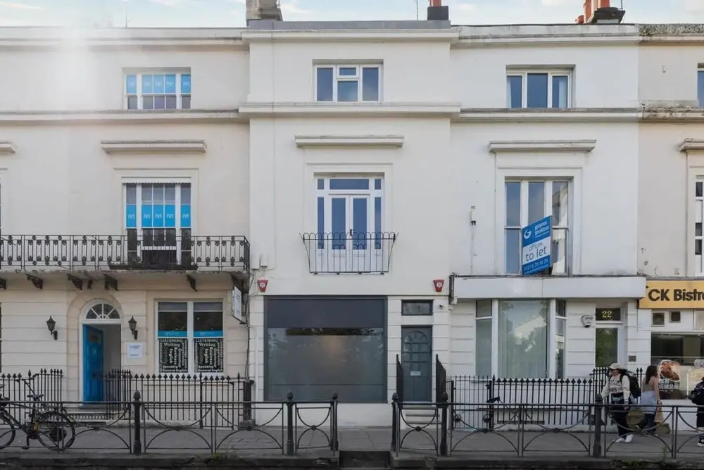Host Stay Queens Maisonette