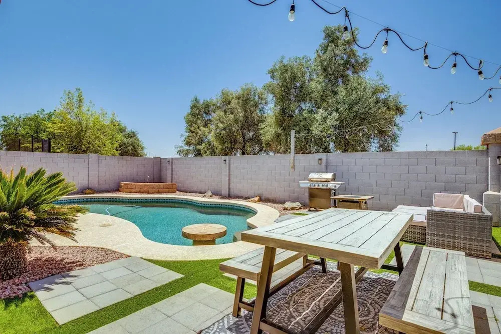 Fenced-in Pool & Patio: Gilbert Home!