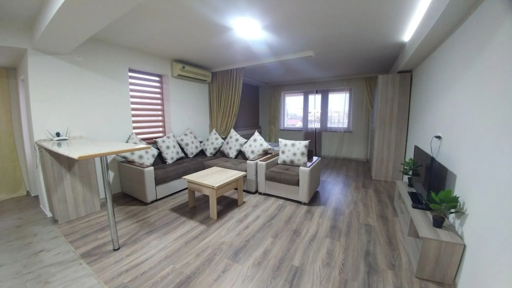 Отель Cross Apartments and Tours