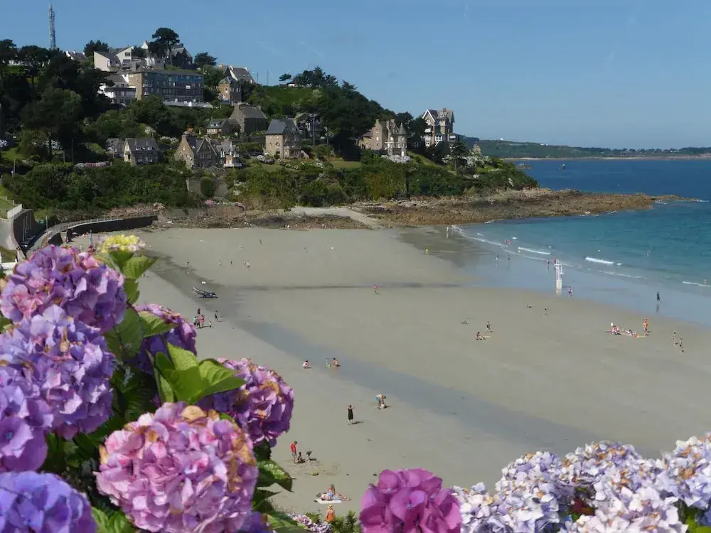 Holiday Flat With sea and Garden View, Just 400m From the Beach in Port-blanc
