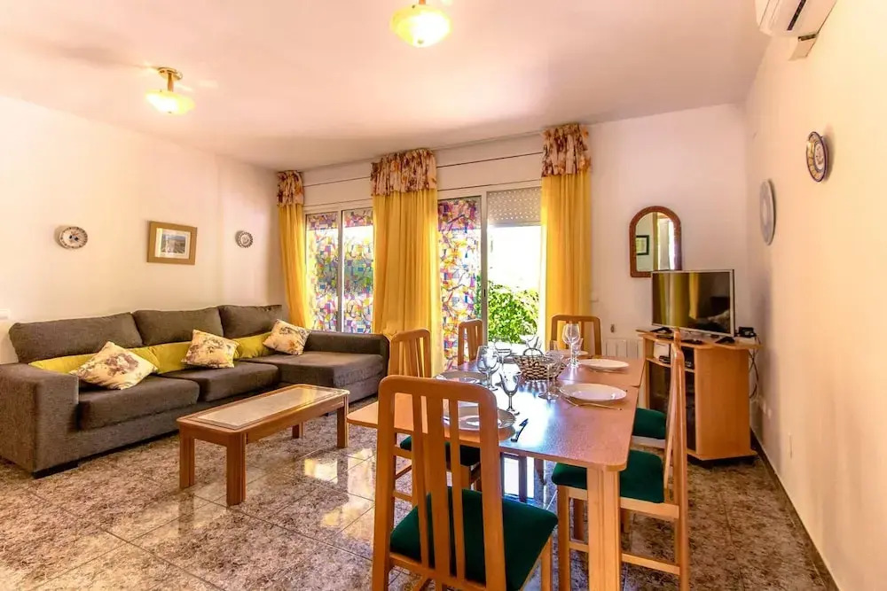 Villa With 4 Bedrooms in Calafell, With Enclosed Garden and Wifi Near the Beach