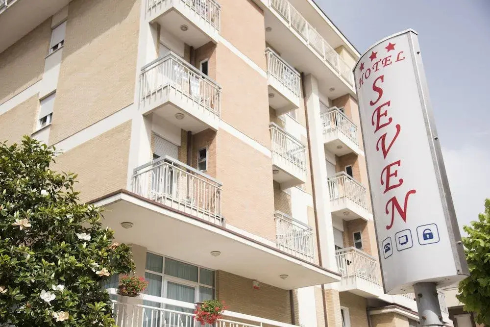 Hotel Seven