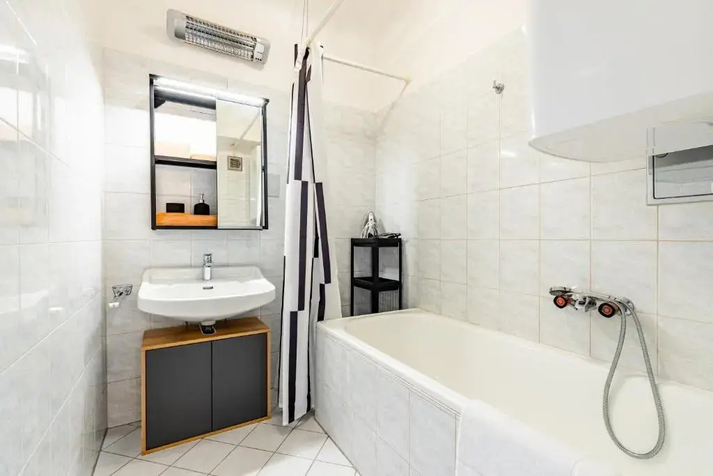 New with a View - Modern Studio