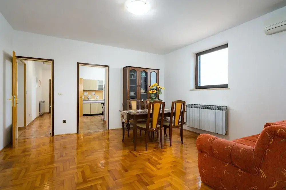 Graceful Apartment With Barbecue Area