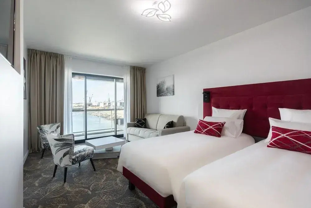 Le Barracuda & Spa, pieds dans leau, vue mer, espace bien-être offert