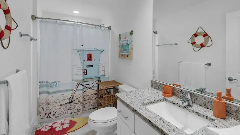 Minutes to Beach & Largest Public Beach Access, Modern New Build in Inlet