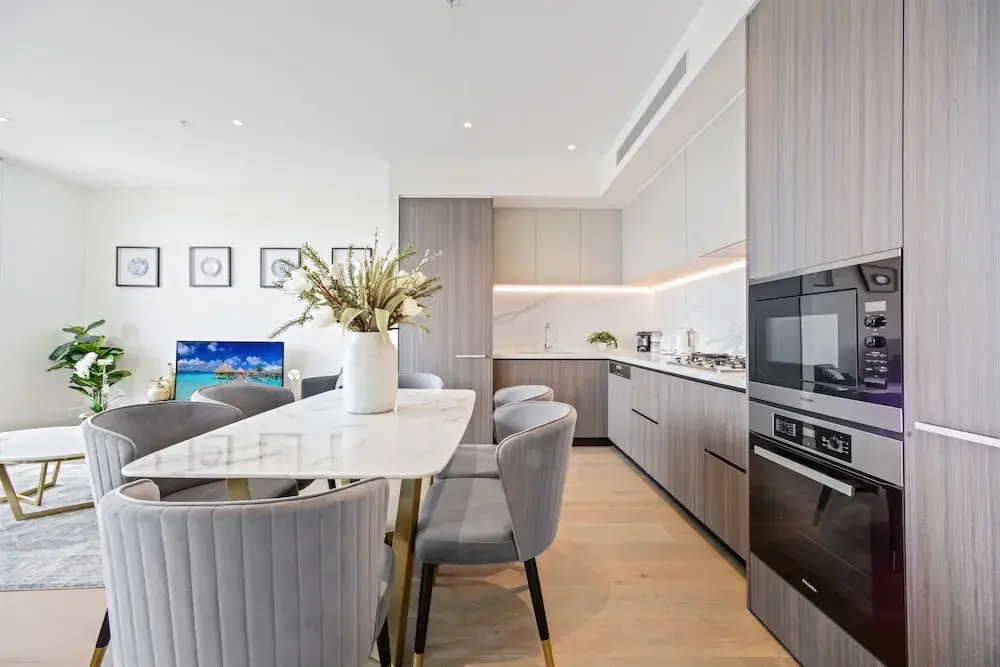 HomeHotel-Stunning High Rise Apt with Sweeping View