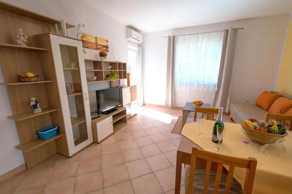 Apartments Mladenka