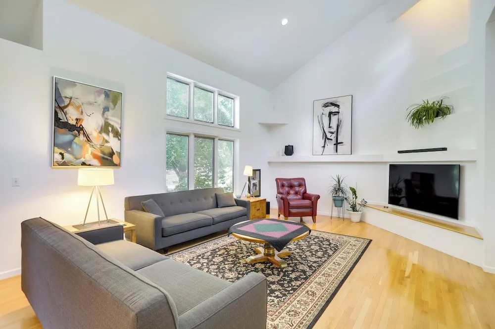 Modern & Spacious Home - 6 Mi to Dtwn South Bend