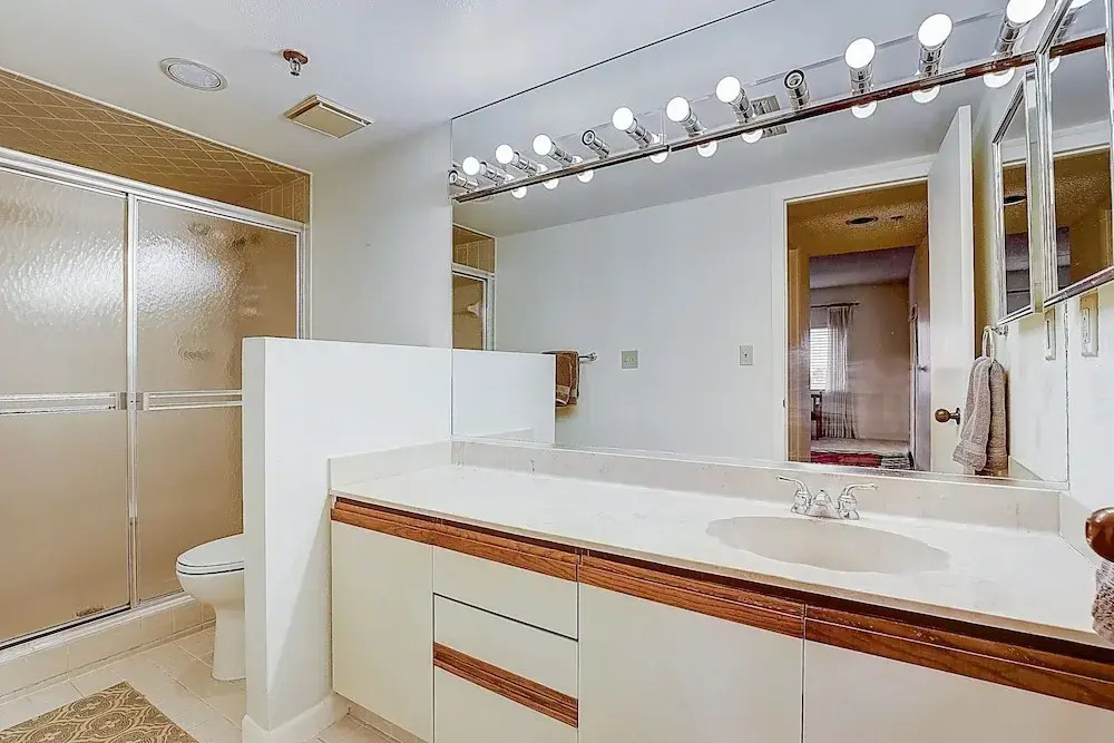 Buttonwood Bliss 2 Bedroom Condo by RedAwning