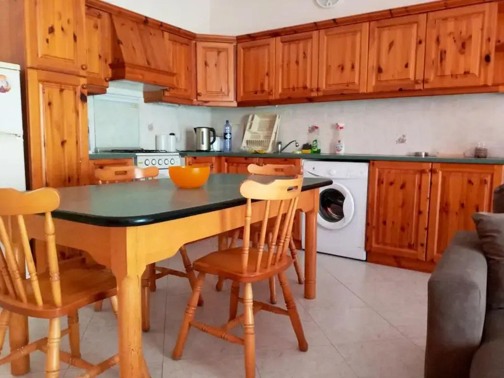 2 bedrooms appartement with sea view terrace and wifi at Iz Zebbug