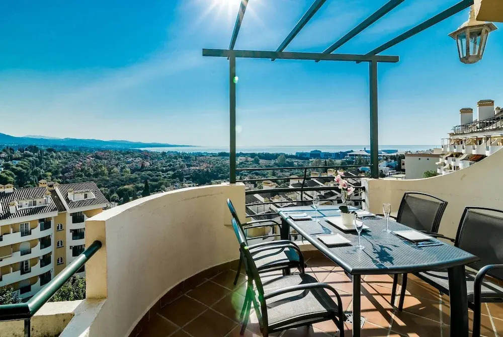 SAA-Great 2 bed apt 10 min walk to Puerto Banus