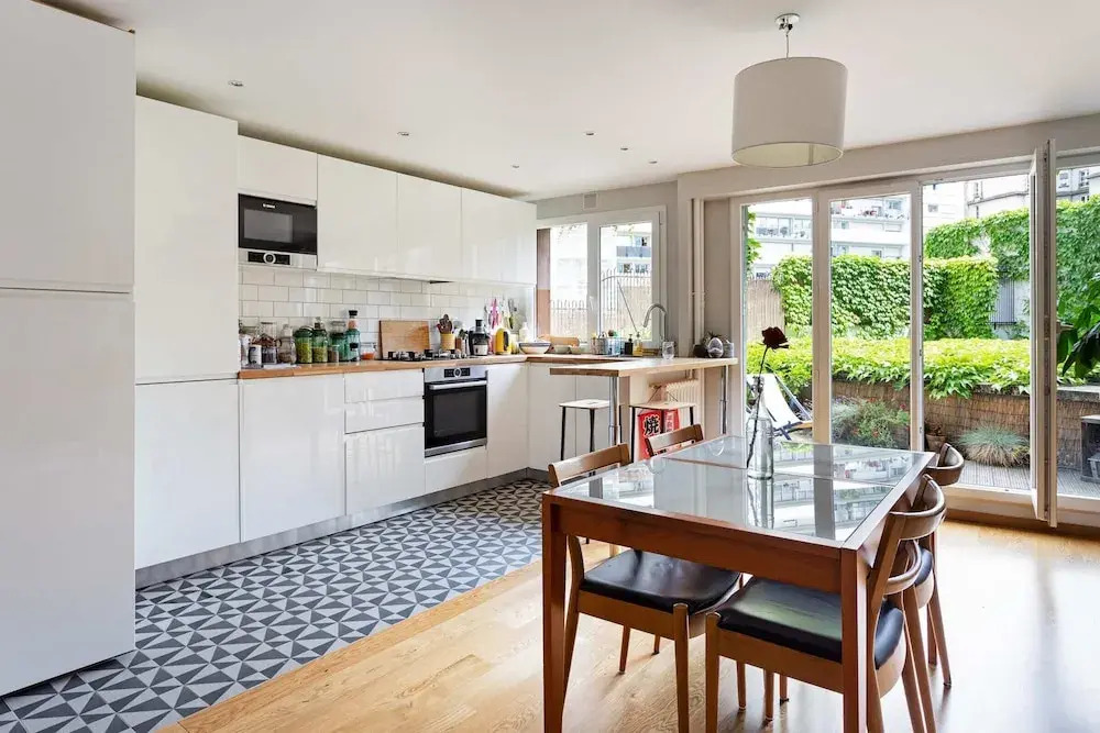Bright and Modern Apt With Patio in Paris 18th!