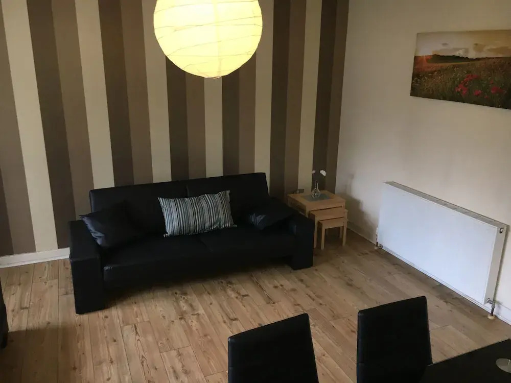 Glasgow Scotstoun Cottage Flat