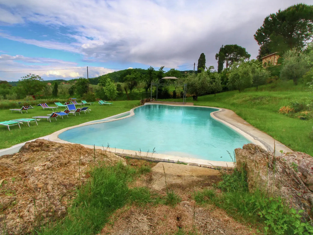 Rustic Villa with Private Pool near Montepulciano