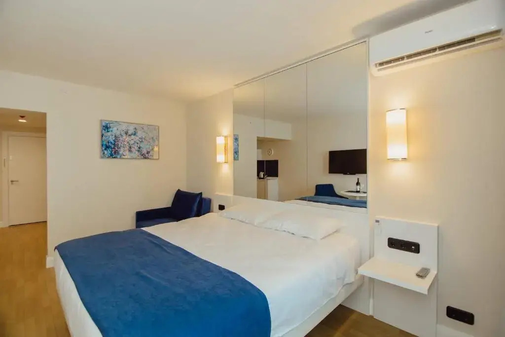Nuage - 1st Line Sea View Apartments