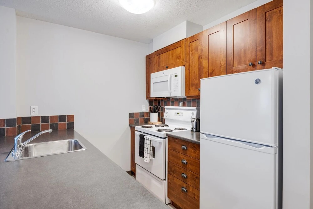 SPACIOUS Studio | Ski In/Out | Pool & Hot Tubs | in the Heart of PANORAMA RESORT
